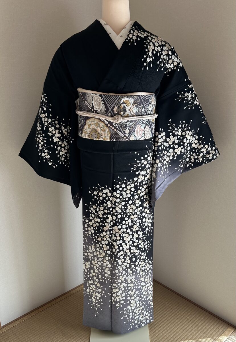 かすみ草と金彩訪問着/蘇州刺繍袋帯 | ハイクラスレンタル着物 千の瑠璃